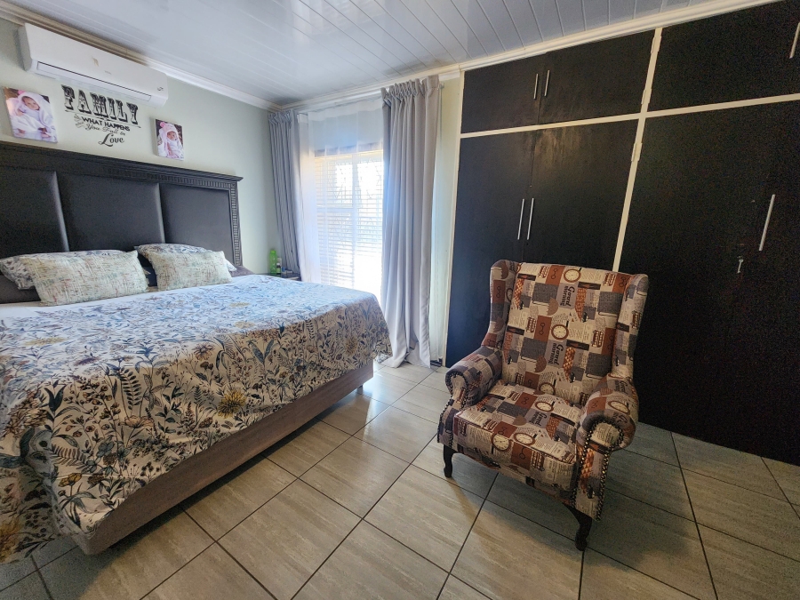 4 Bedroom Property for Sale in Flamingo Park Free State